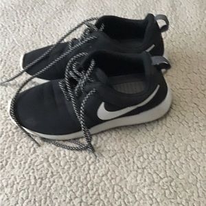 Women’s Nike shoes size 6.5